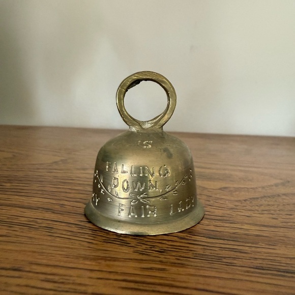 Vintage Small London Bridge Nursery Rhyme Etched Bell Small Missing Clapper - Picture 3 of 7